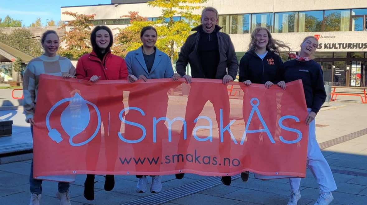 SmakÅs er en årlig mat- og teknologifestival, arrangert i samarbeid mellom Vitenparken og Ås kommune (2018 – p.d.d)